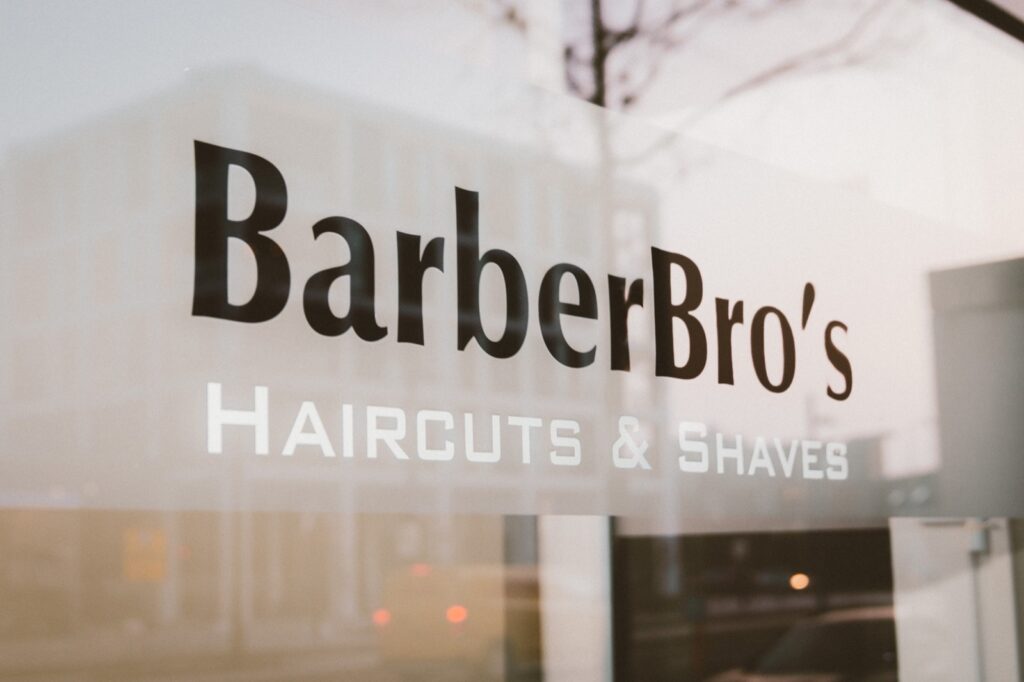 Raamsticker van BarberBro's: Haircuts & Shaves
