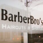Raamsticker van BarberBro's: Haircuts & Shaves