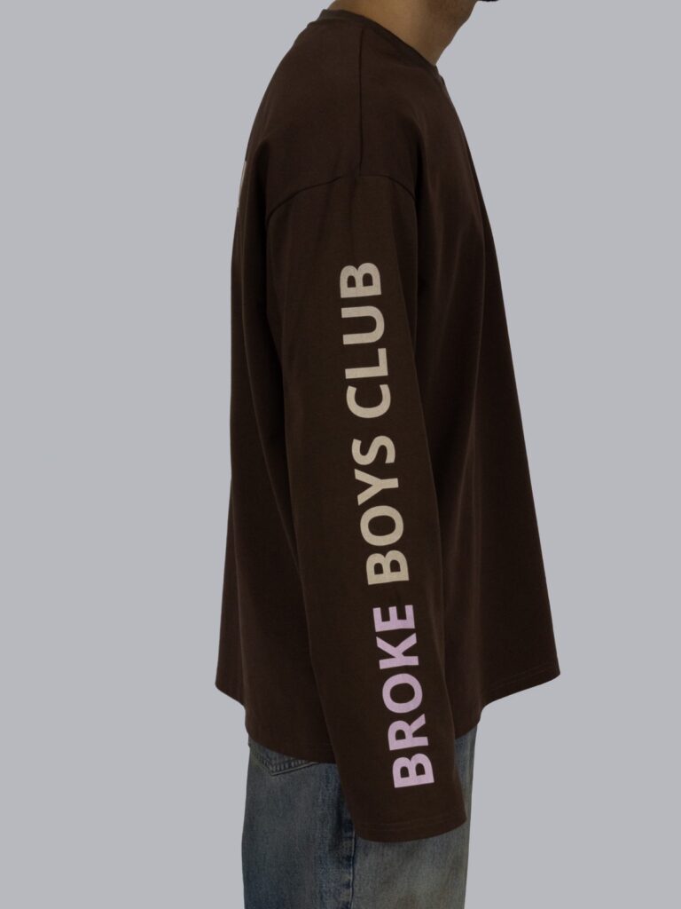 Bruine longsleeve van Broke Boys Club, zijaanzicht